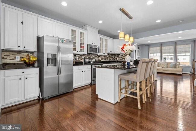 Foto del edificio - 16729 Shackleford Way