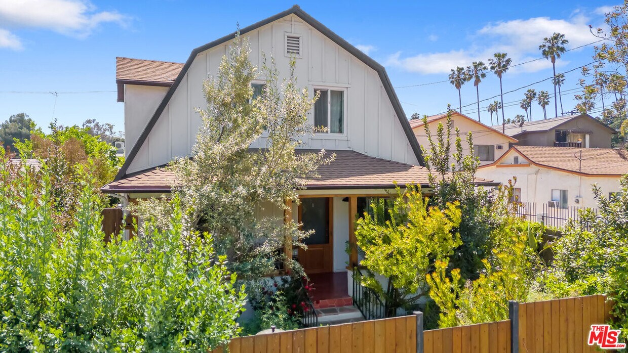 Foto principal - 6300 Arroyo Glen St