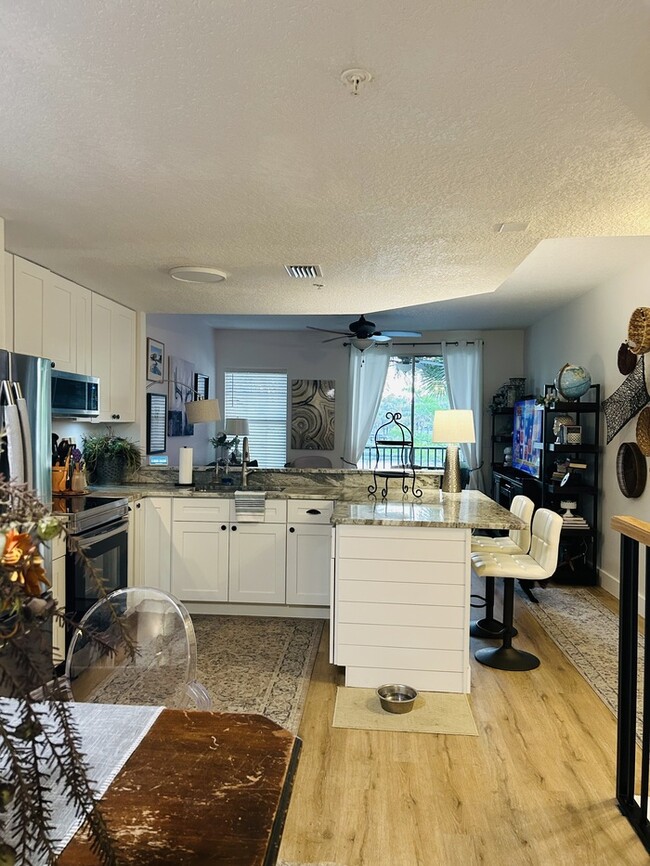 Foto del edificio - 3105 Aqua Vista Ln