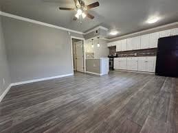 Building Photo - 221 Caylor St