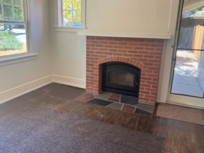 Building Photo - 3 Bedroom, 2 Bath Home for Lease