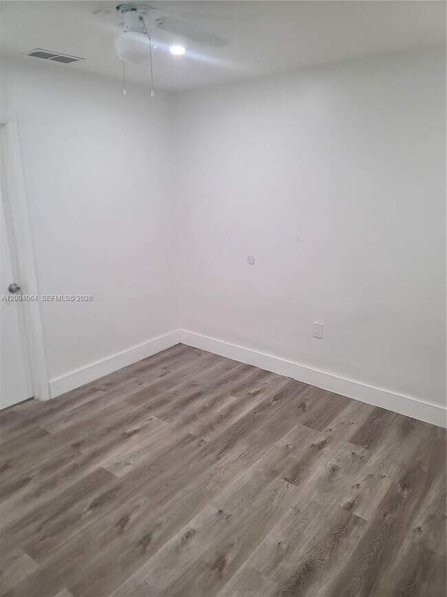 Building Photo - 2862 SW 38th Ct