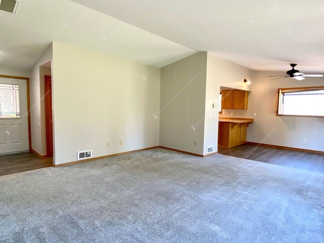 Building Photo - Nature Retreat on 0.6 Acres Near the Desch...