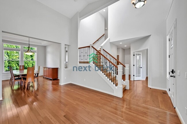 Building Photo - 4 BED & 2.5 SINGLE FAMILY HOUSE FOR RENT