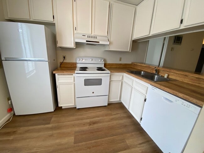 Foto del edificio - 7506 Parkway Dr