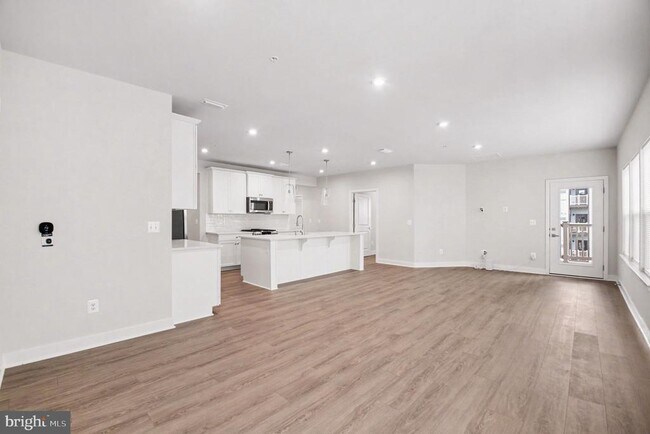 Foto del edificio - 1601 Potomac Shores Pkwy