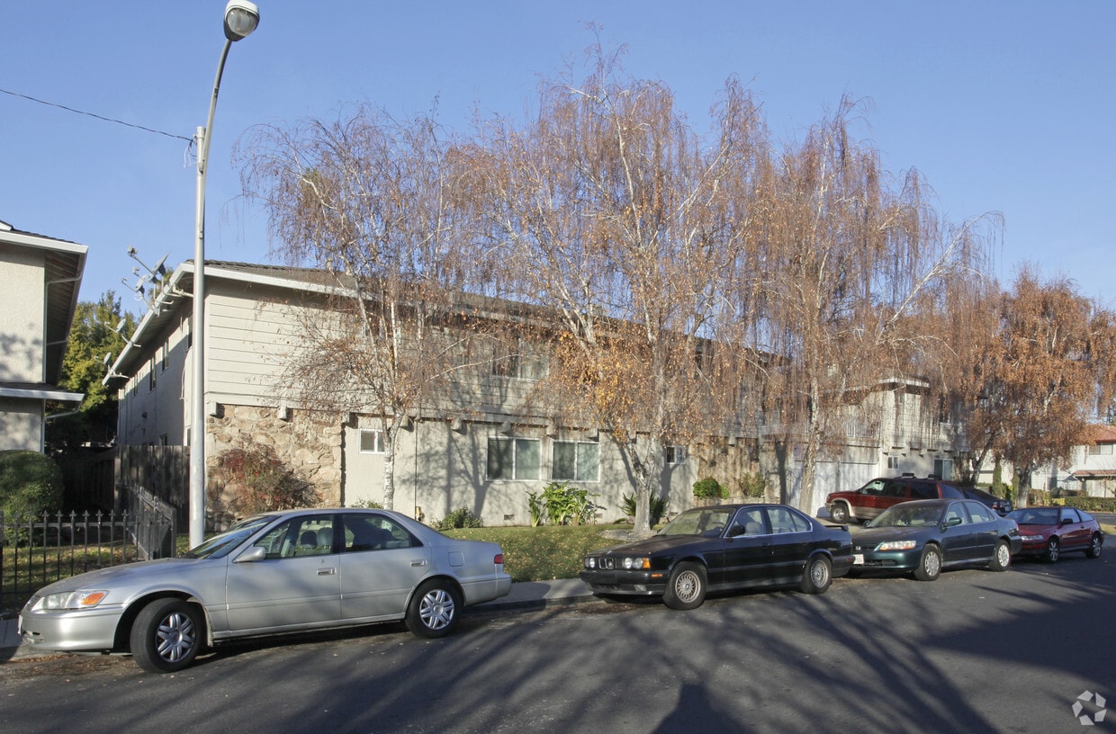 Primary Photo - Karyl Apartments