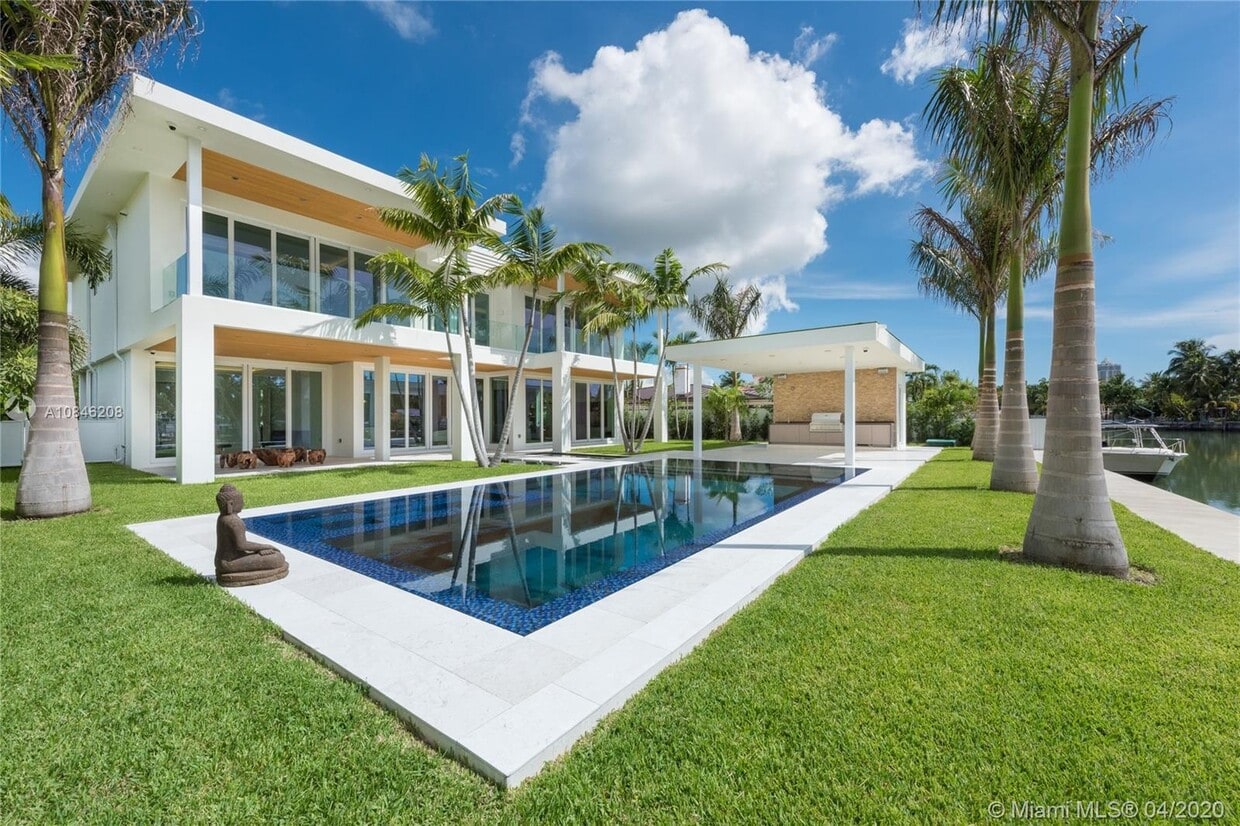 Primary Photo - Luxury Listings