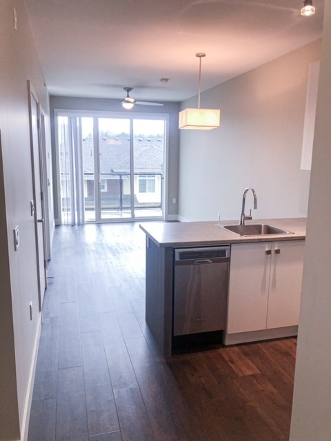 Building Photo - 44565-44565 Vandell Dr