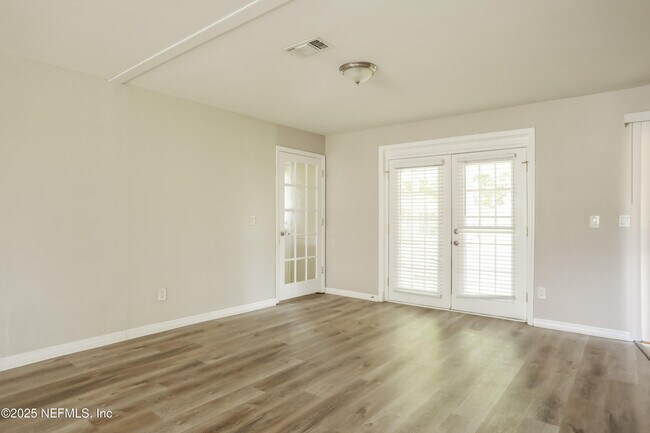Foto del edificio - 2412 Stonehaven Ct W