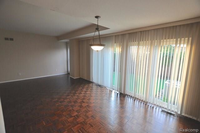 Building Photo - 2101 Bryanston Crescent St