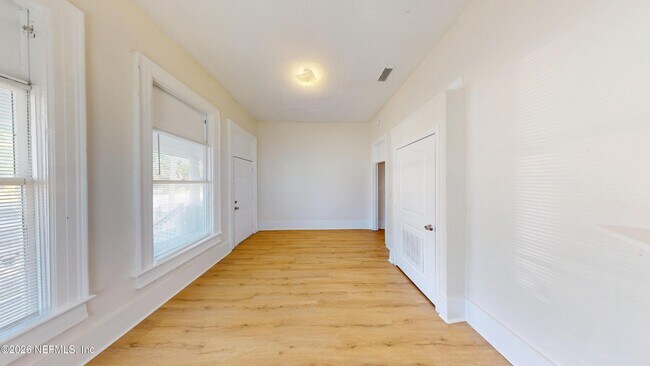 Building Photo - 2324 Moncrief Rd