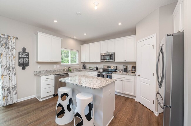 Foto del edificio - Fully furnished brand new construction. Lu...
