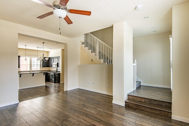 Foto del edificio - Walking Distance to Downtown Mountain View, Cal Train and the Amazing Farmers Market