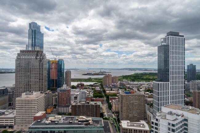 Building Photo - 88 Morgan St