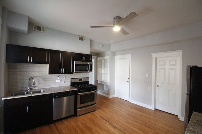 Building Photo - 1435 N Ashland Ave