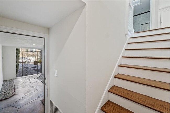 Building Photo - 279 Ramsell St