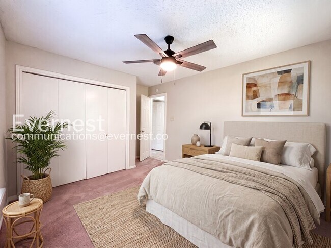 Foto del edificio - 3 Bed, 2 Bath Home with Fenced Yard & Garage / Pet-Friendly / Available Now!