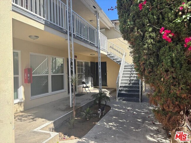 Foto del edificio - 4131 Palmwood Dr