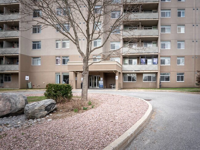 Photo du bâtiment - Broadway Apartments