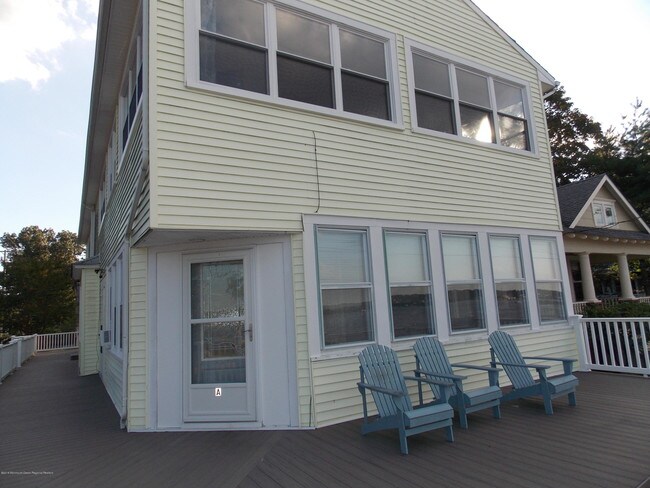 Building Photo - 729 Riverside Dr