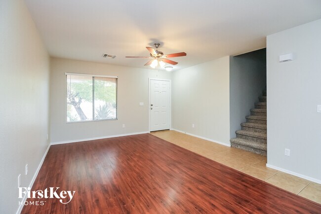 Building Photo - 989 E Dust Devil Dr