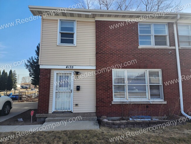 Building Photo - 3 Bedroom / 1 Bath Home near Sunnyside Par...