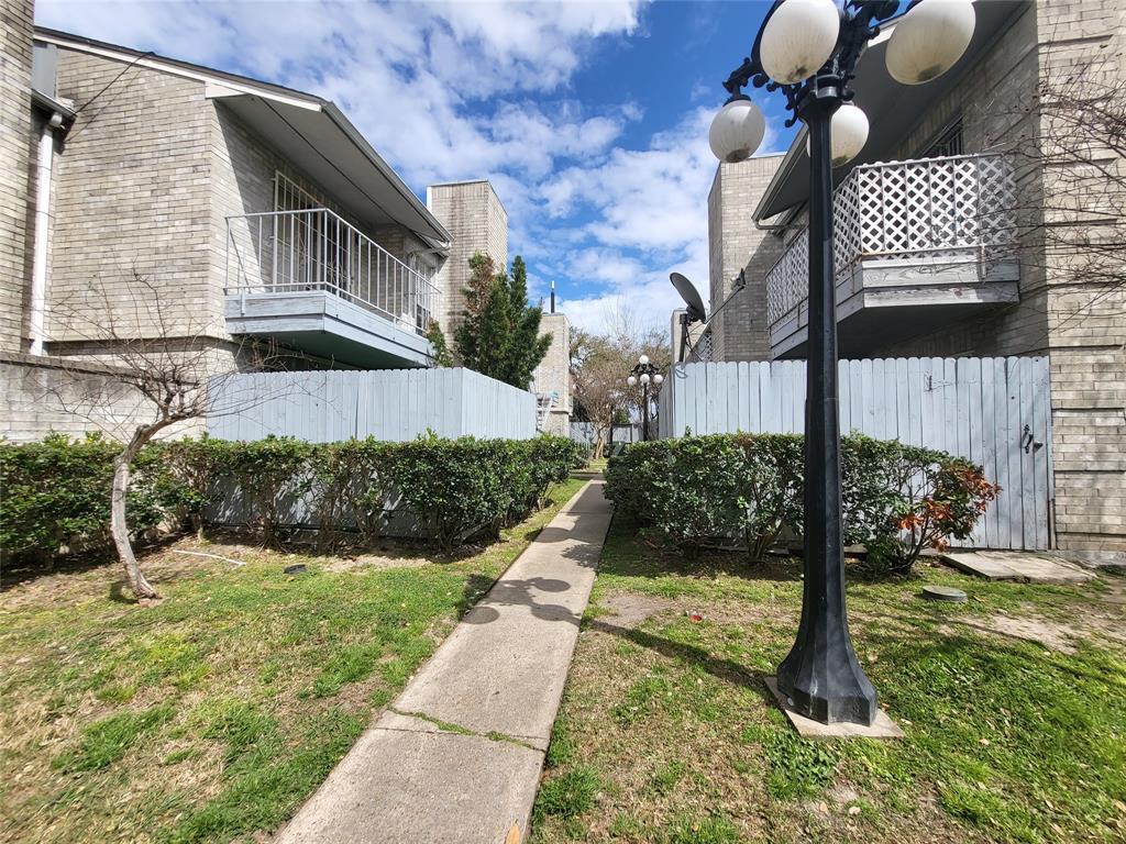 Primary Photo - 7400 Bellerive Dr