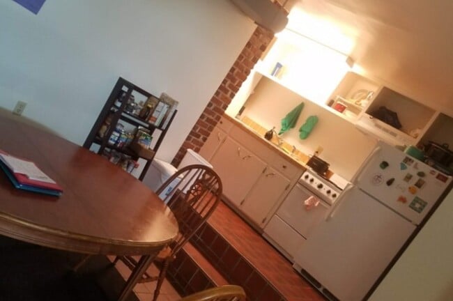 Dining and kitchenette - 20 Gibbes Ct