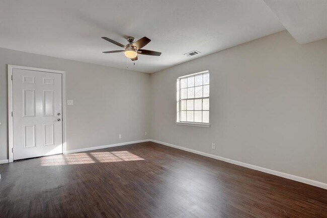 Foto del edificio - 303 W 40th St