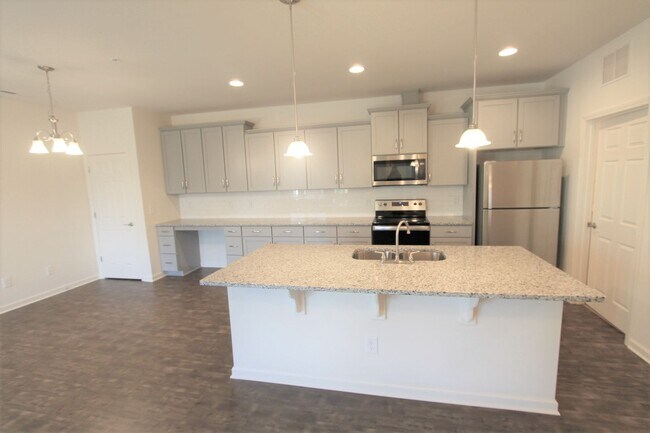 Foto del edificio - BEAUTIFUL 3BD 2.5 BTH Apartment home RAINT...
