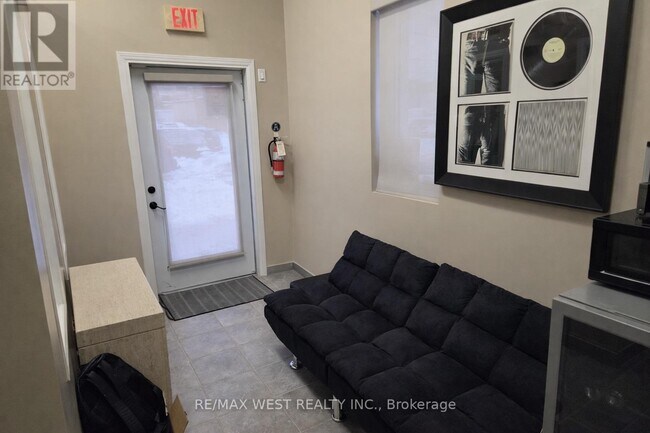 Photo du bâtiment - 33 S Station St