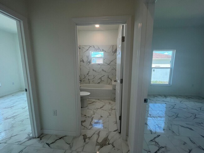 Building Photo - LOCATION LOCATION LOCATION-BRAND NEW 2 BED...