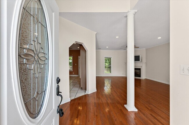 Building Photo - 204 Cheshire Rd