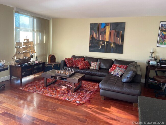 Foto del edificio - 9800 W Bay Harbor Dr