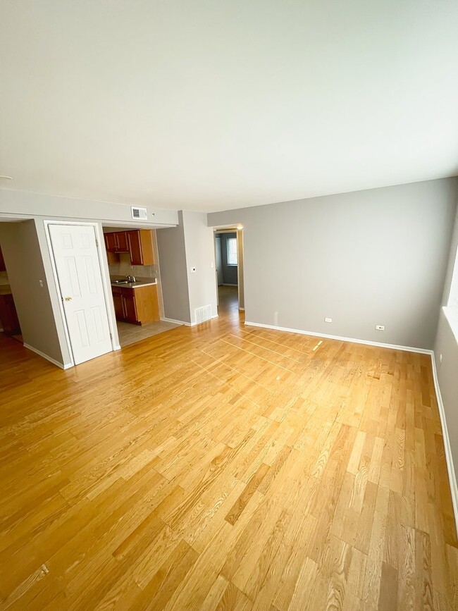 Building Photo - 10425 Natoma Ave