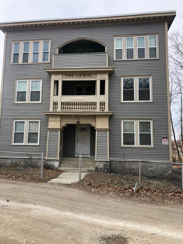 Primary Photo - 42 Lewis St