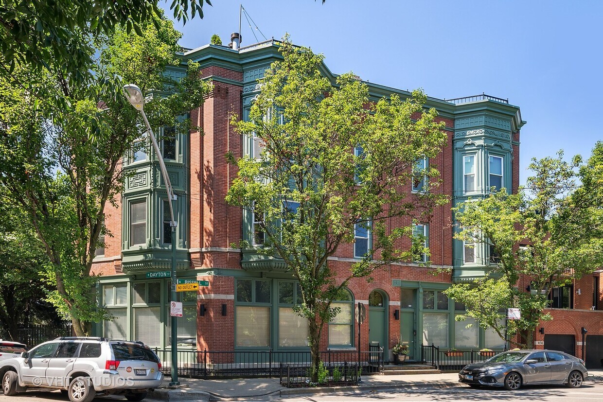 Primary Photo - 1632 N Bissell St