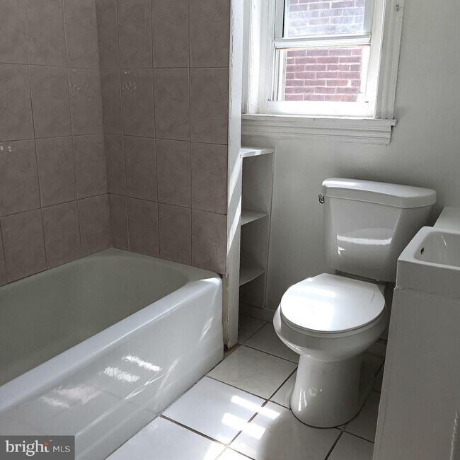 Foto del edificio - 190 W Roosevelt Blvd