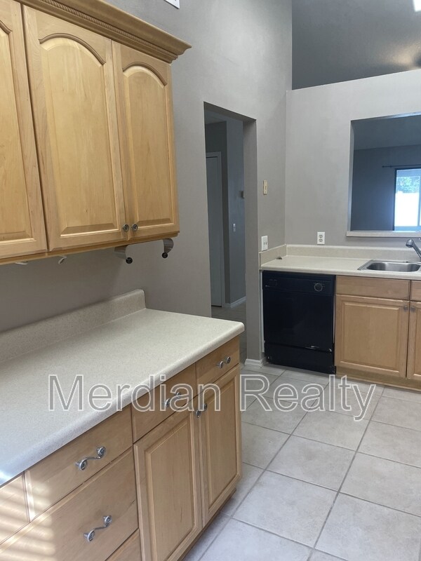 Foto del edificio - 223 Arbor Cir