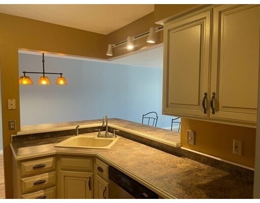 Building Photo - 50 Steeplechase Ct
