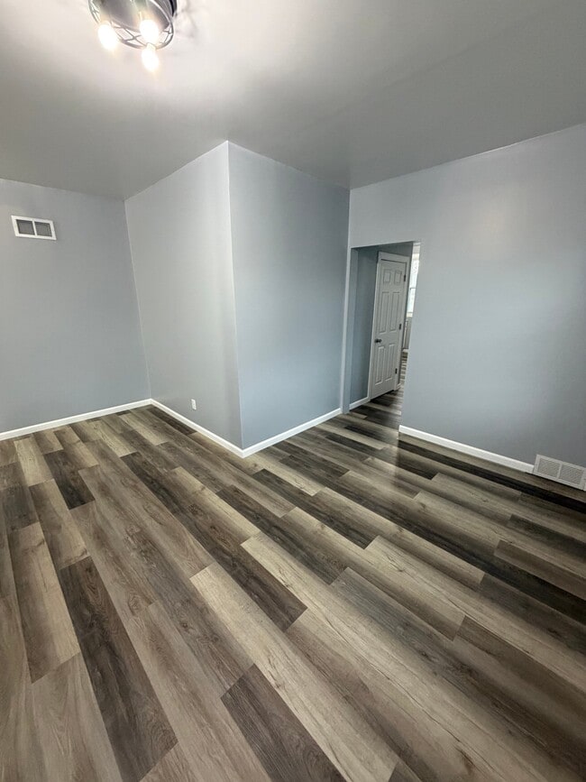 Building Photo - 1224 E 11th St