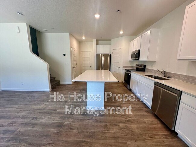 Foto del edificio - 3900 Pinnacles Ct