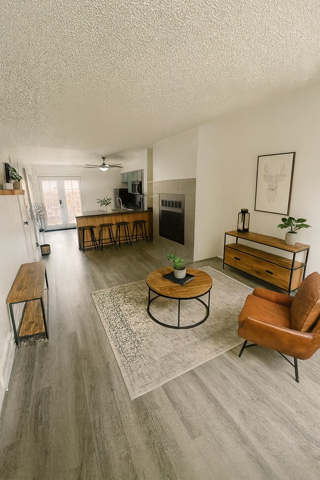 Foto del edificio - Charming 2 Bedroom Townhouse Close to Ever...