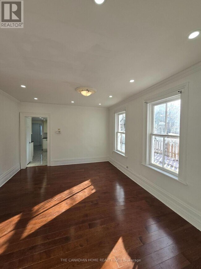 Building Photo - 43 David St