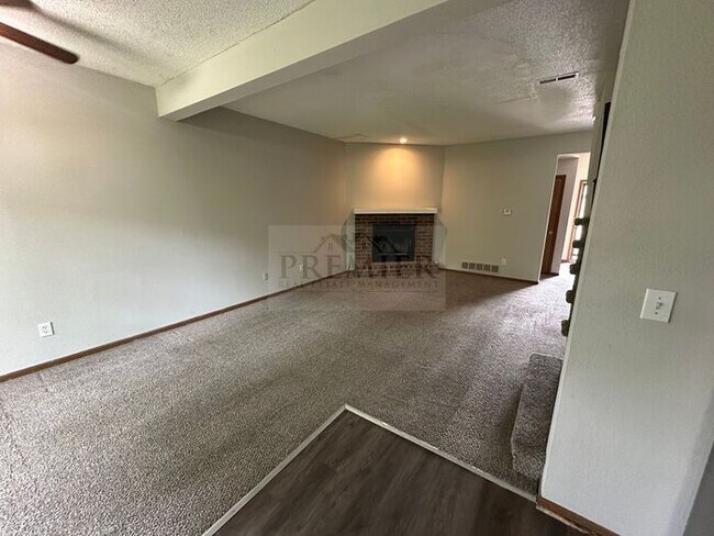 Foto del edificio - Spacious 2 bd/1.5 bath TH -Ready to call h...