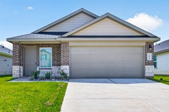 Building Photo - 3030 Lake Crest Dr
