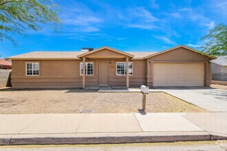 Building Photo - 305 E Gardenia Dr