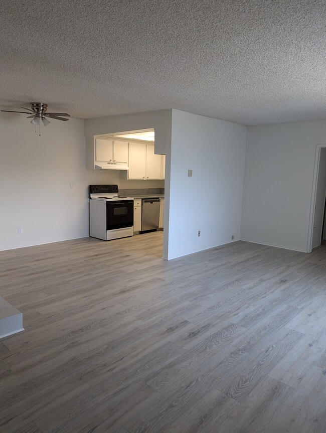 Dining area - 2960 W 235th St