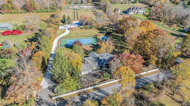 Foto del edificio - 90 Cushman Rd